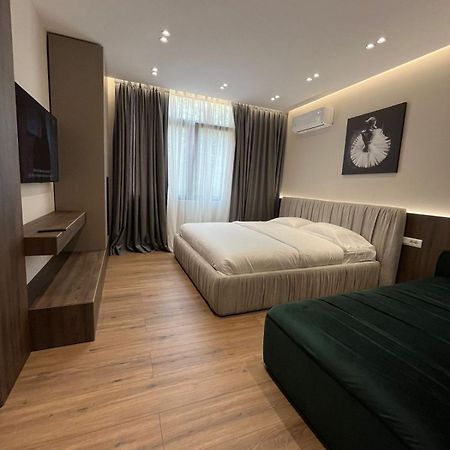 Lux Stay Tirana Esterno foto