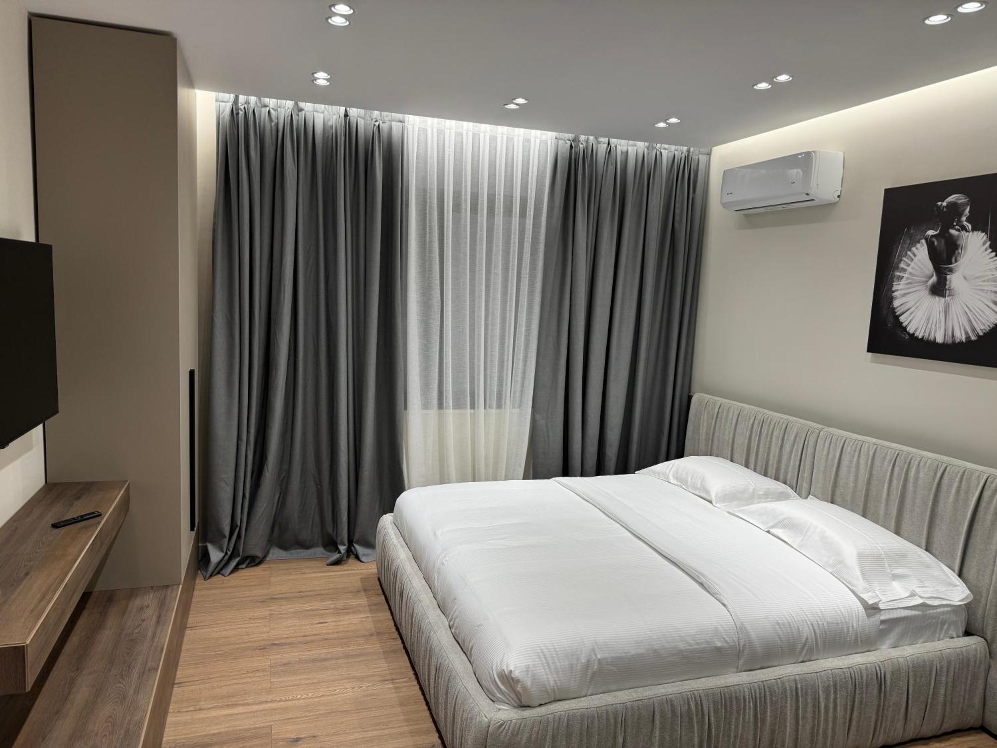 Lux Stay Tirana Esterno foto
