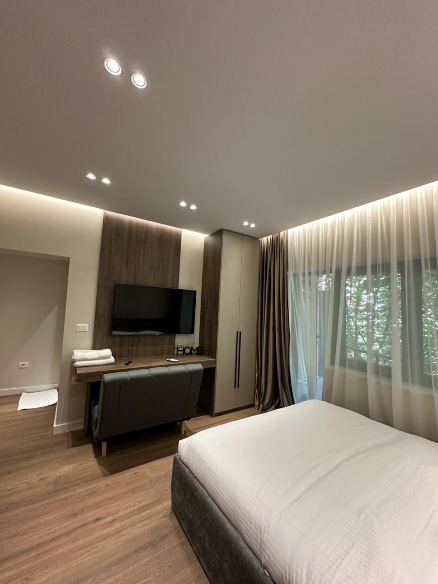 Lux Stay Tirana Esterno foto