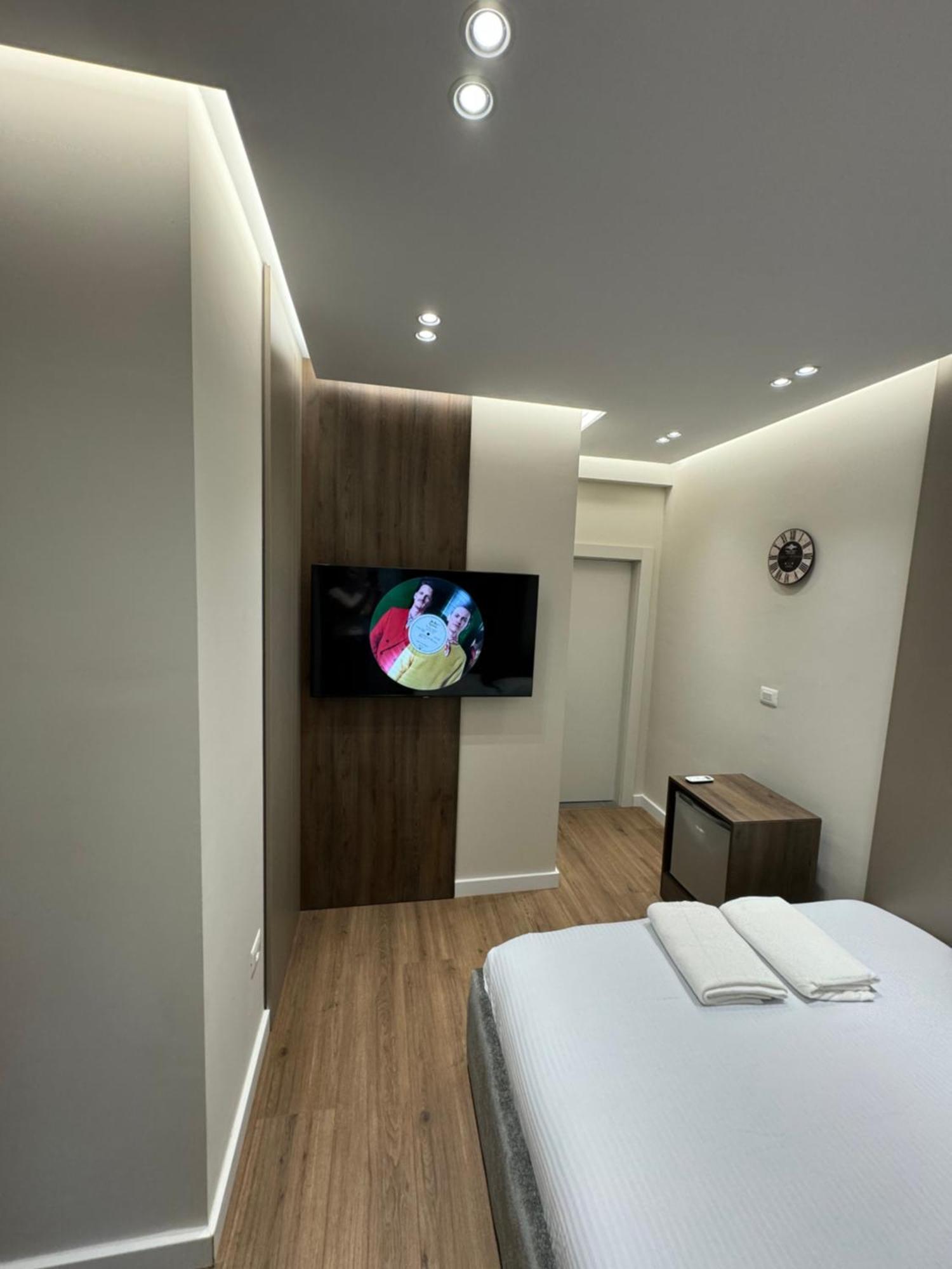 Lux Stay Tirana Esterno foto