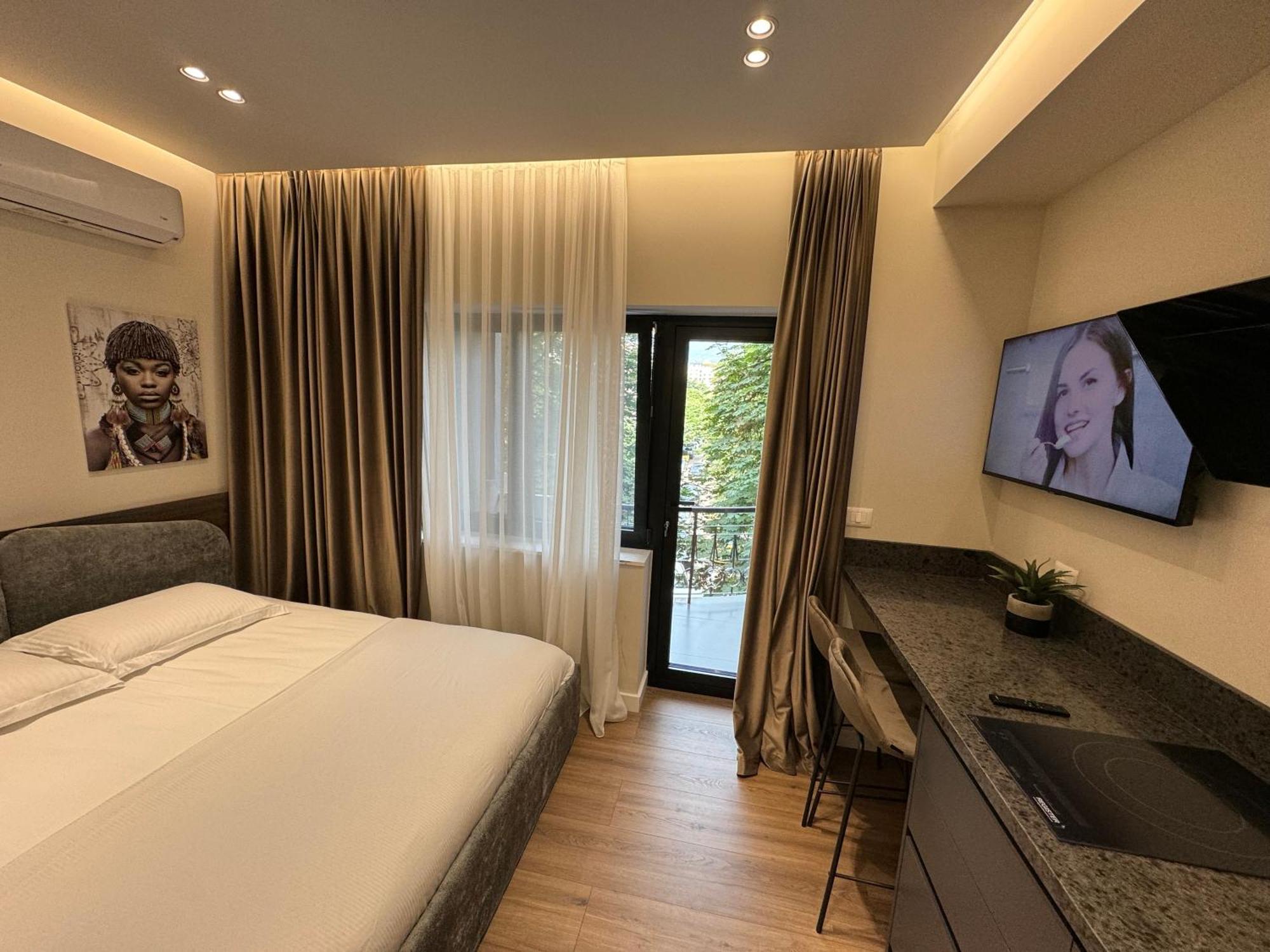 Lux Stay Tirana Esterno foto