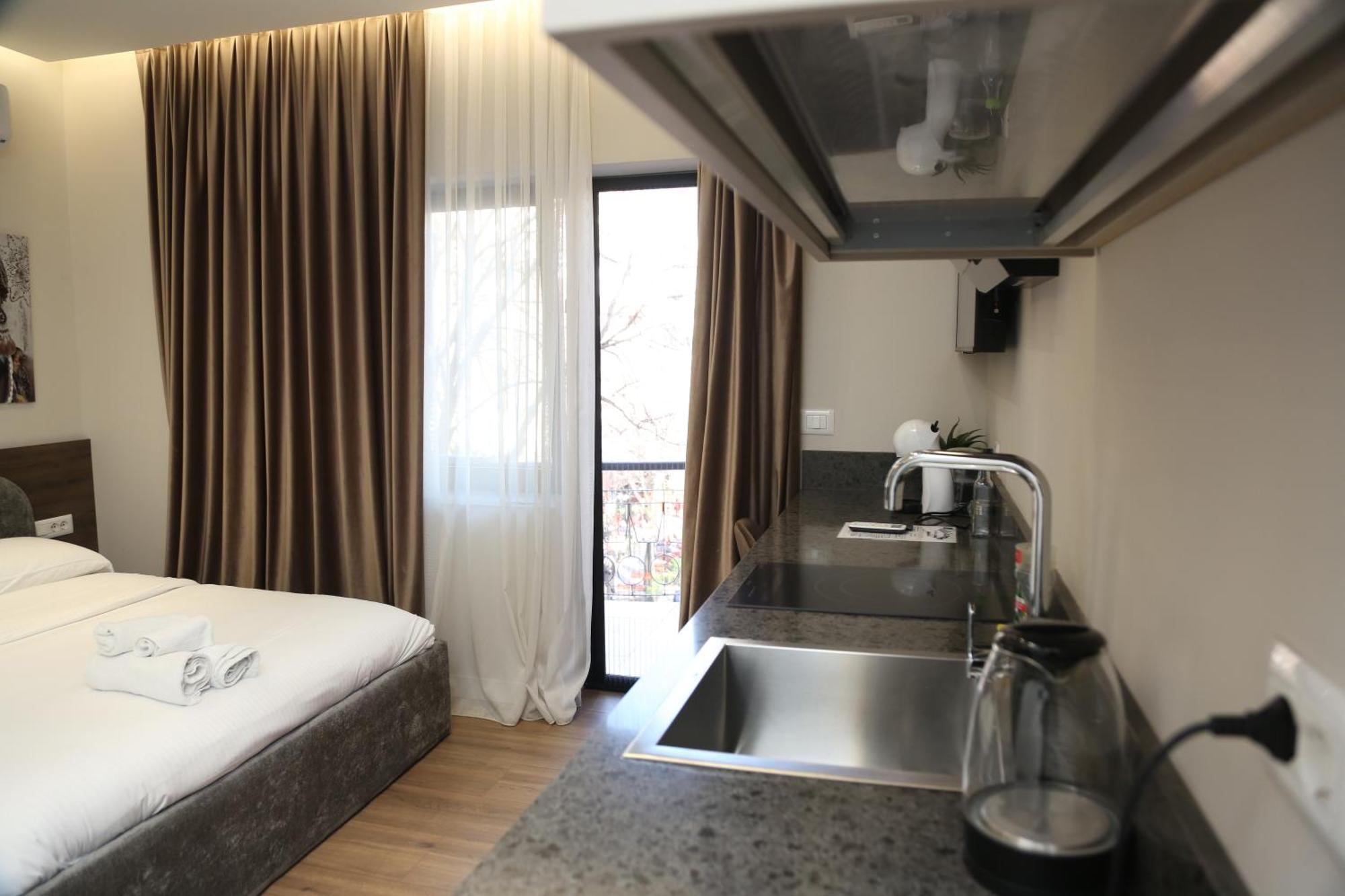 Lux Stay Tirana Esterno foto