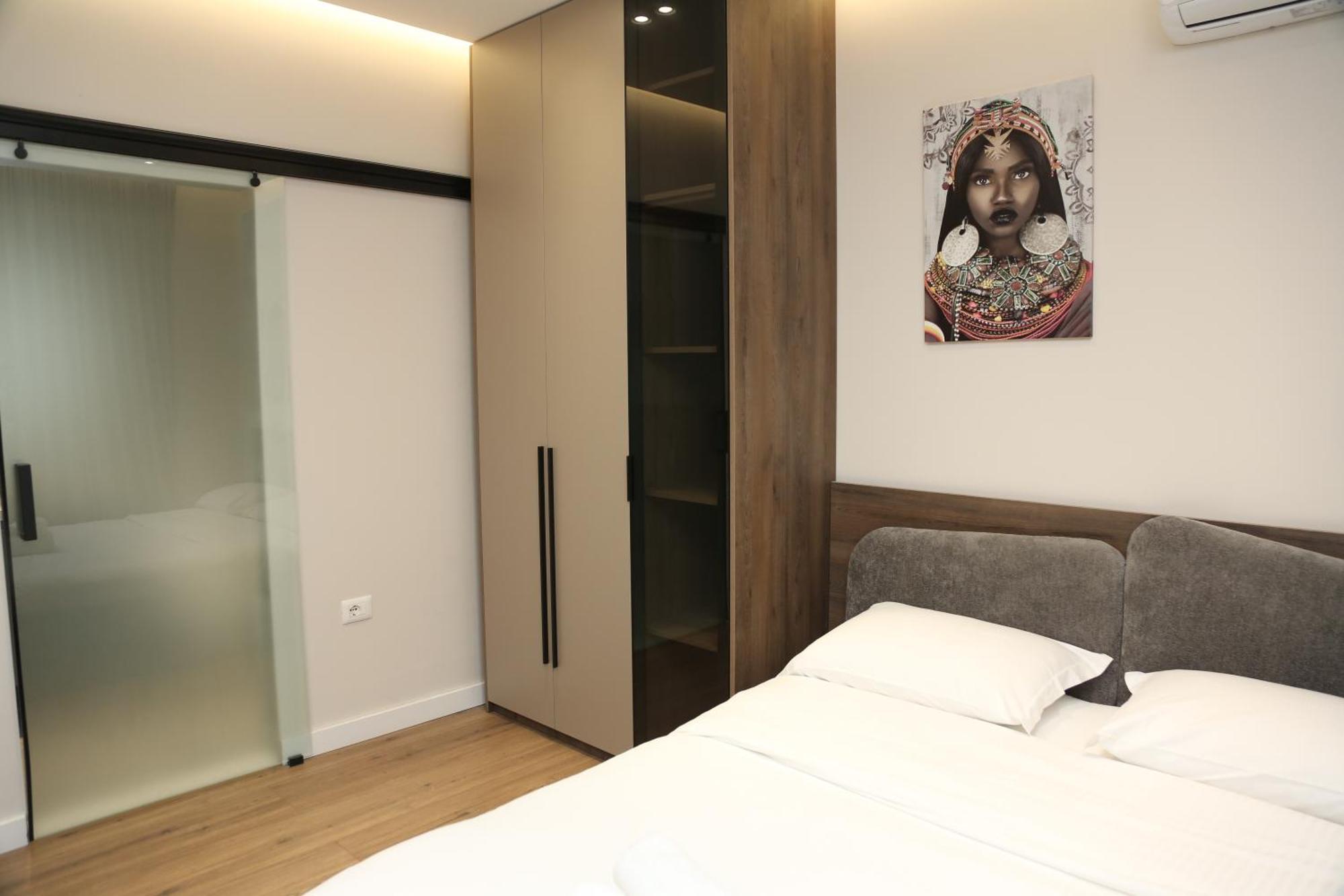 Lux Stay Tirana Esterno foto